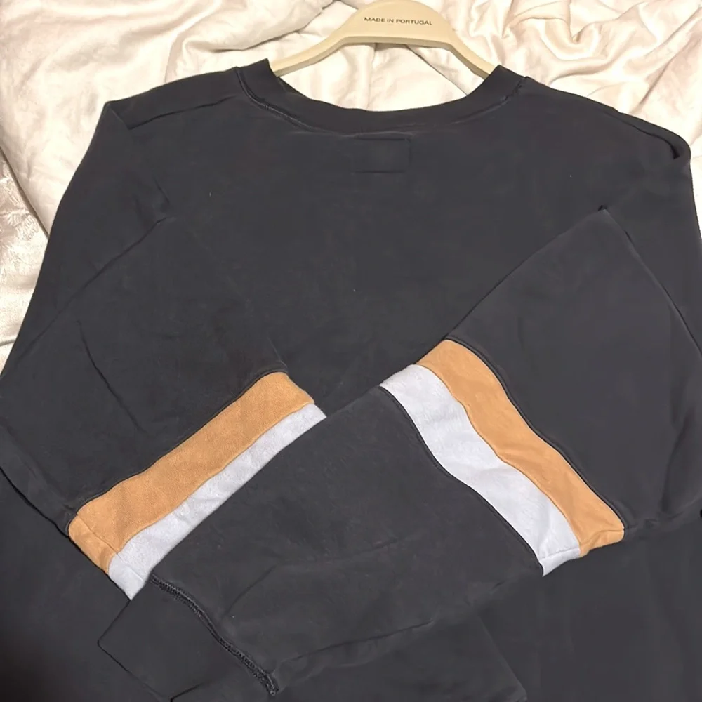 American Eagle sweater size XL, navy blue - Picture 2 of 3